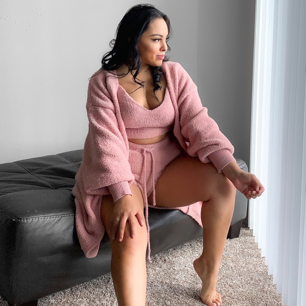 I’m selling the 2 pc set only not the cardigan